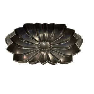 Wilson Nonstick SUNFLOWER STARBURST Baking Cake Pan - 9" x 12.5" x 2.5".
